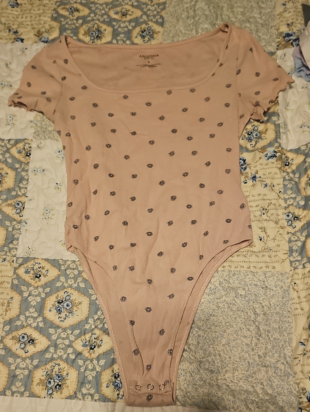 Arizona Jean Company Blush Pink Ribbed Floral Scoop Bodysuit
